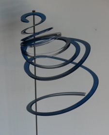 Trois Petites Spirales Bleues Enchevêtrées (métal)